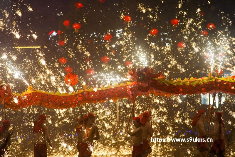 长相不惊艳却被称为“女神”的6位港星：有的显老，有的女生男相